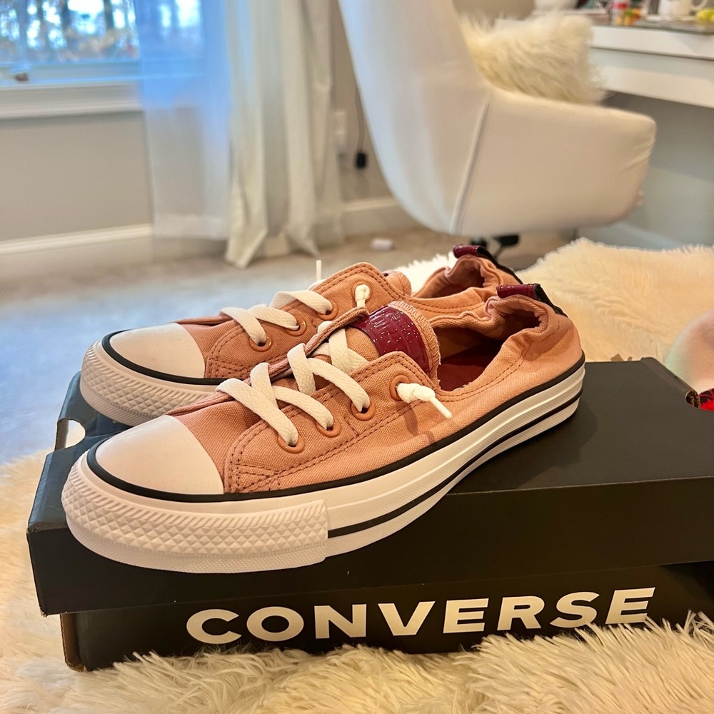 Women’s Chuck Taylor Converse Sneakers Size 9 BRAND NEW💗